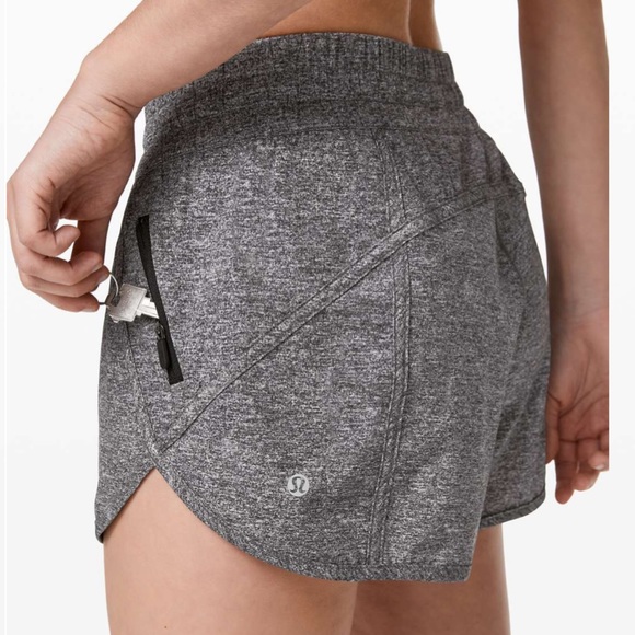 Lululemon Tracker Short V 4" Size 8 - Picture 1 of 6